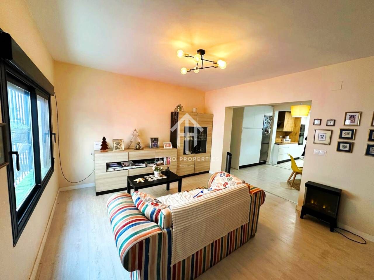 Sala d'estar de Casa o xalet en venda en Benalmádena amb Aire condicionat, Parquet i Terrassa