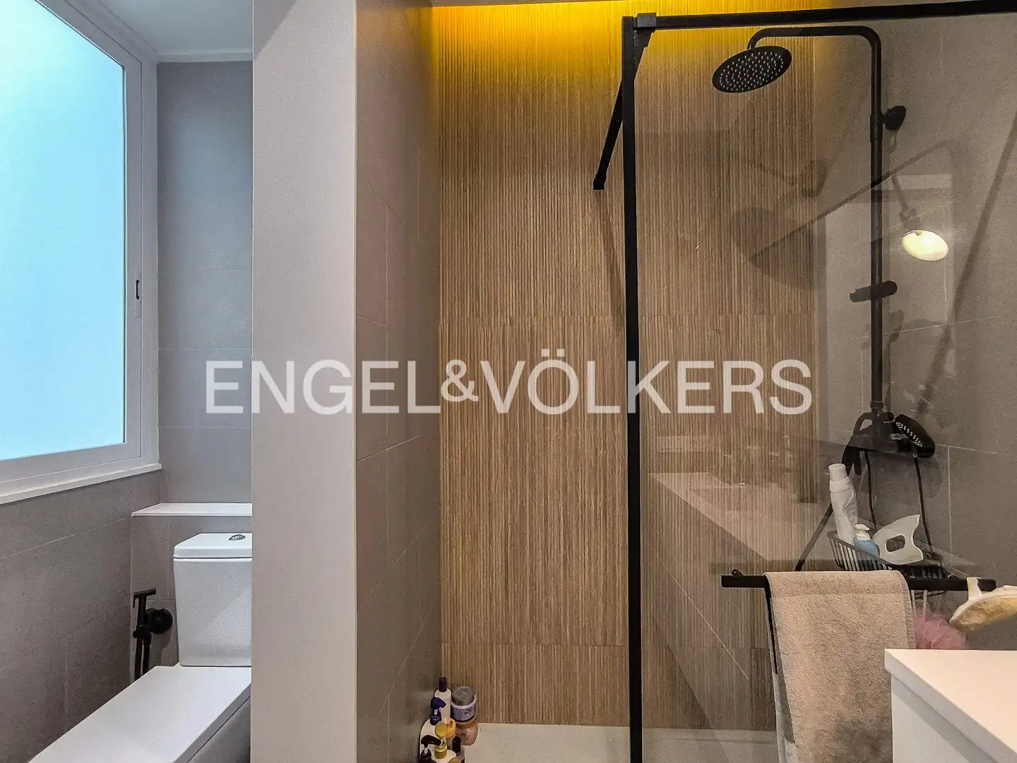 Baño de Piso de alquiler en Barcelona con Aire acondicionado, Calefacción y Parquet