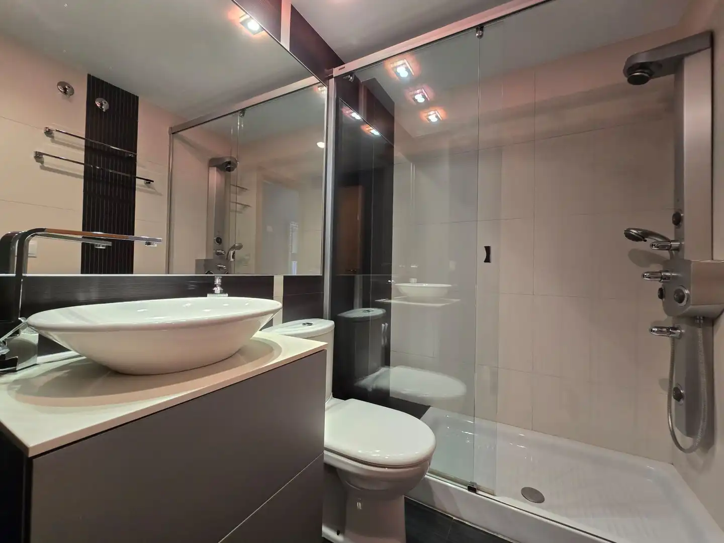 Baño de Piso en venta en Llanes con Calefacción, Terraza y Trastero