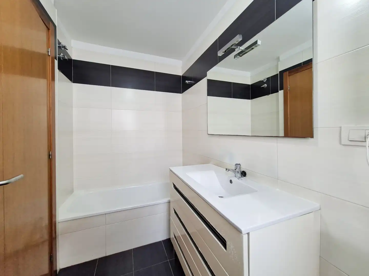 Bathroom of Flat for sale in Cambre   with Heating, Parquet flooring and Storage room