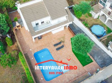 Casa con piscina en venta en Palau-solità i Plegamans