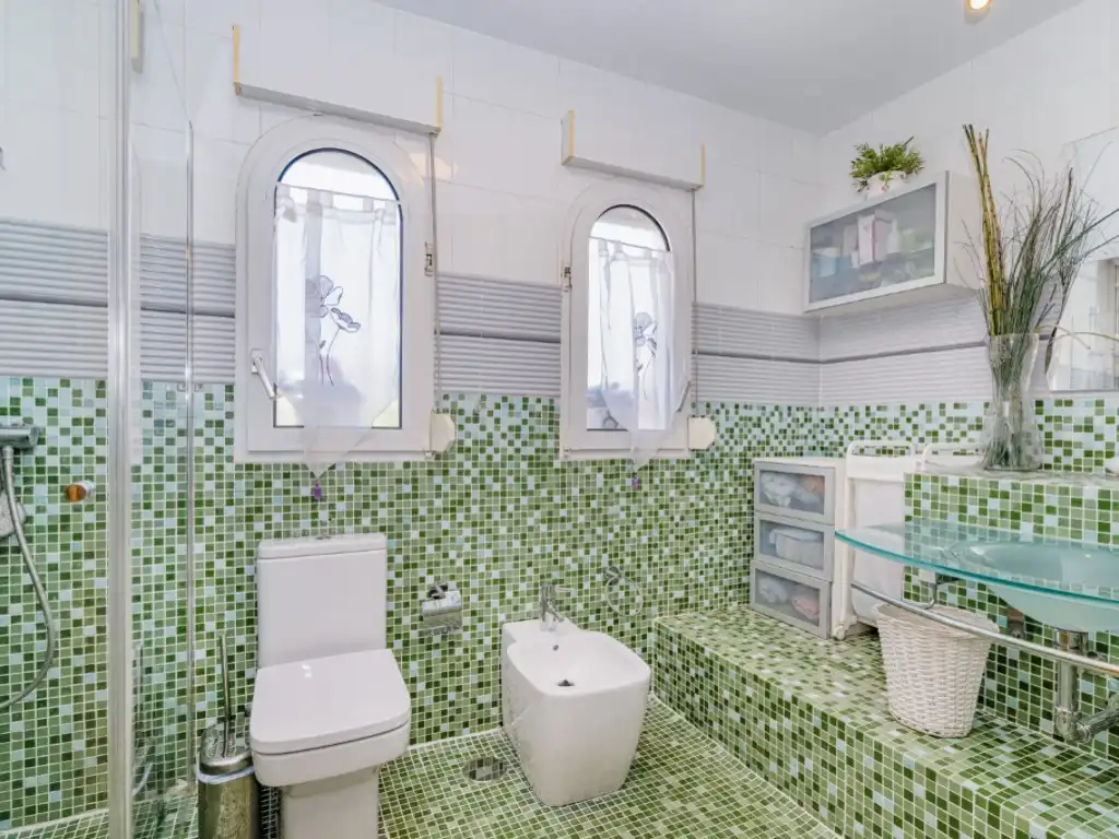 Baño de Casa o chalet en venta en Monachil con Jardín privado, Terraza y Piscina