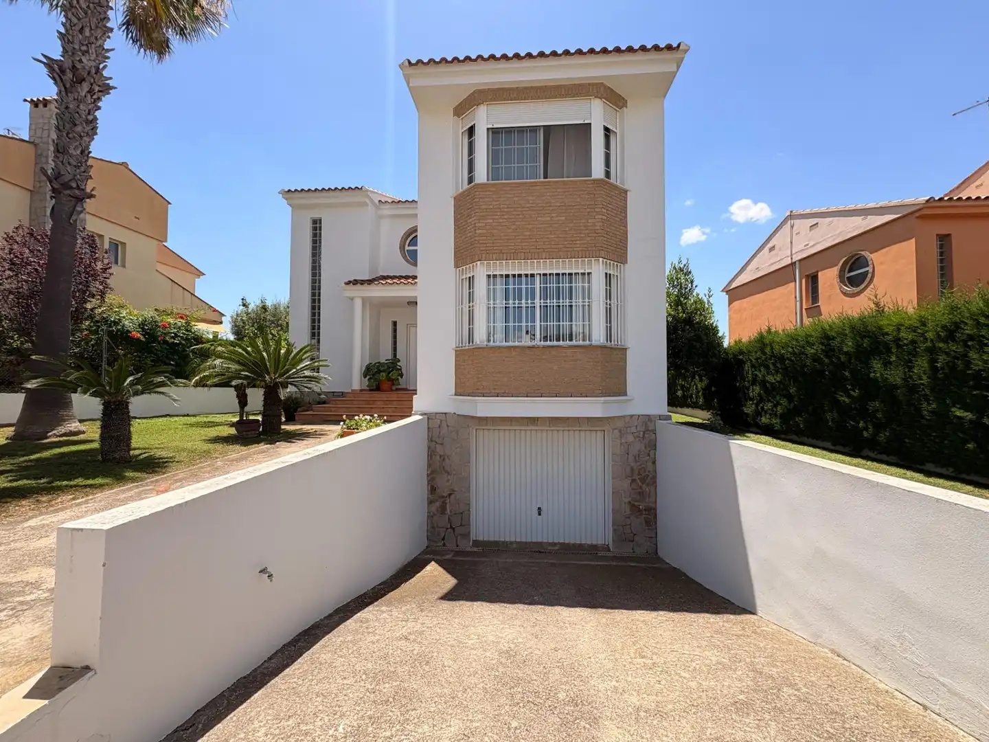 Vista exterior de Casa o xalet en venda en L'Eliana amb Aire condicionat i Calefacció