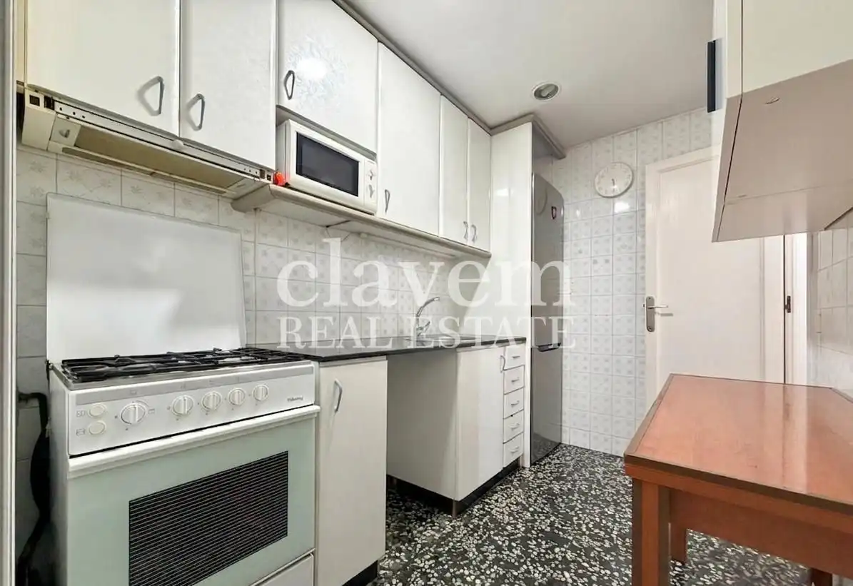Küche von Wohnung zum Verkauf in Barcelona mit Balkon