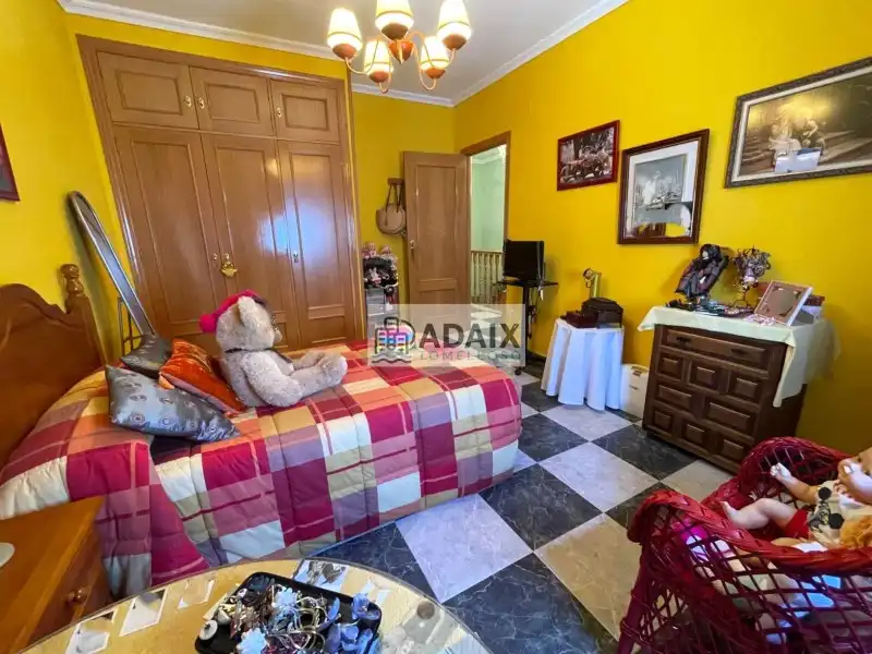 Dormitori de Casa adosada en venda en Tomelloso amb Aire condicionat, Calefacció i Balcó
