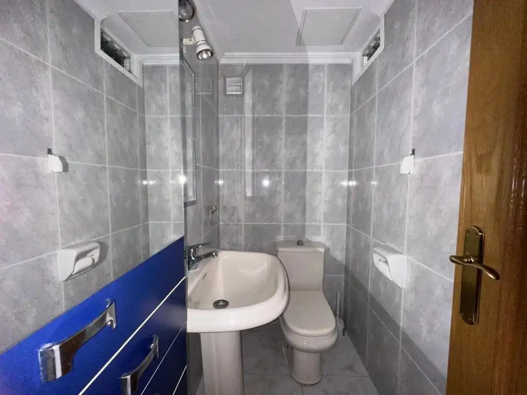 Bany de Apartament en venda en Fuengirola amb Aire condicionat i Terrassa