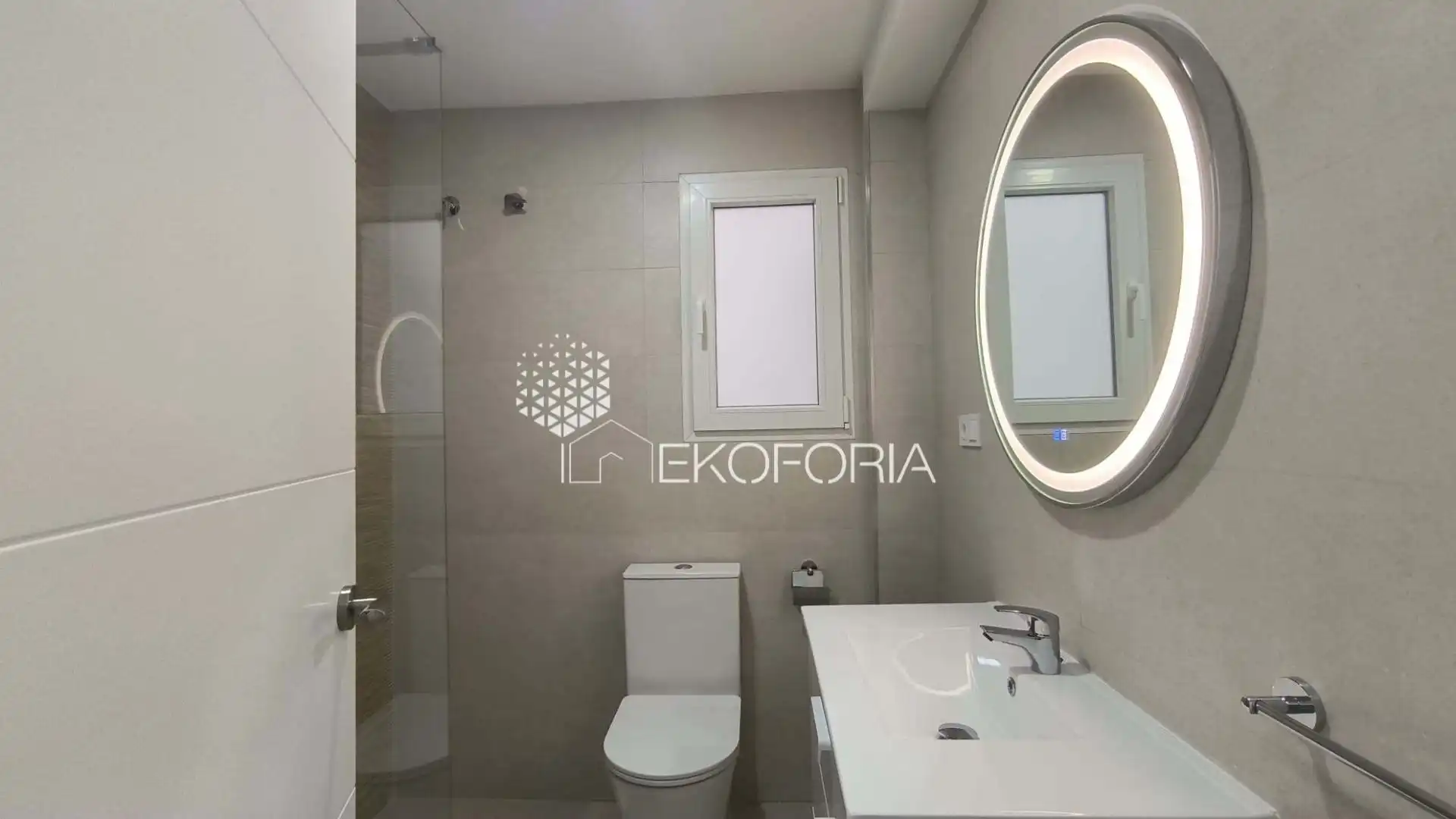 Baño de Piso en venta en Paterna con Aire acondicionado, Calefacción y Terraza