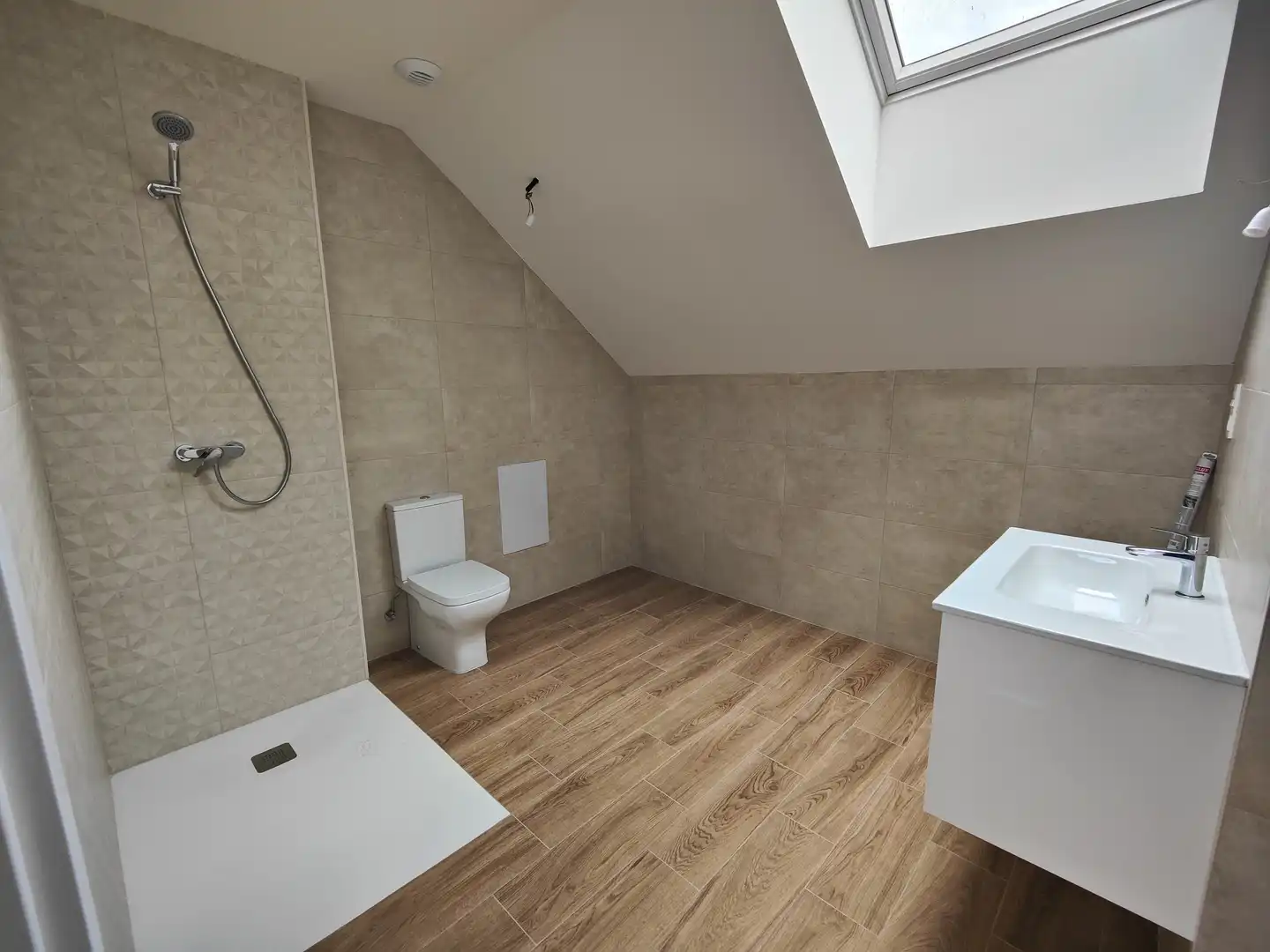 Baño de Ático en venta en Gijón  con Calefacción, Parquet y Terraza