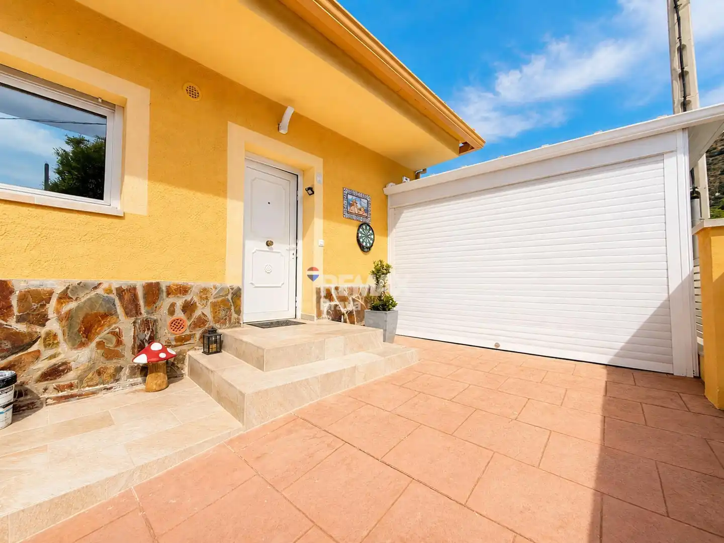 Exterior view of Houses for sale in Roses  with Air Conditioner, Heating and Private garden