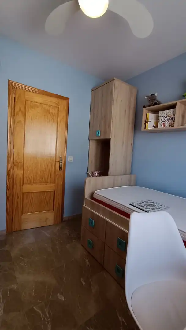 Habitación de Casa adosada de alquiler en La Zubia con Amueblado, Horno y Lavadora