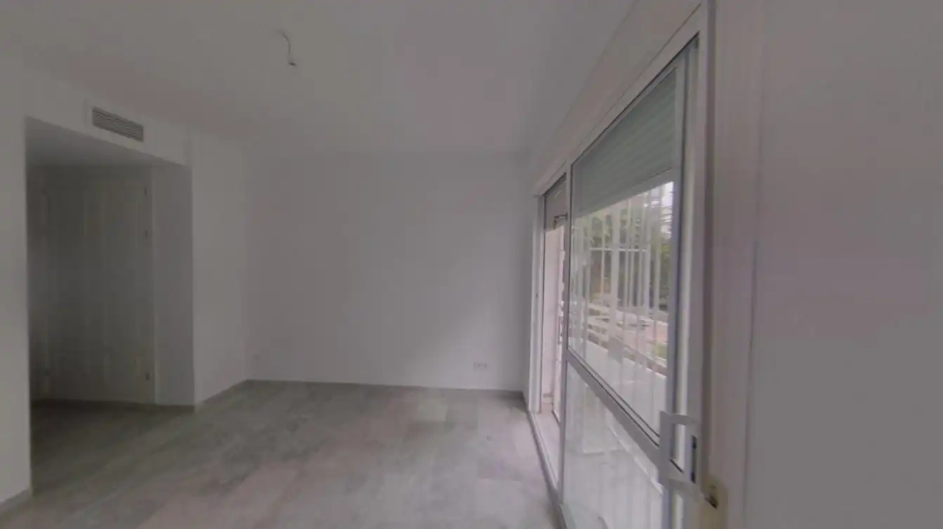 Piso en venta en Marbella con Calefacción, Terraza y Piscina comunitaria