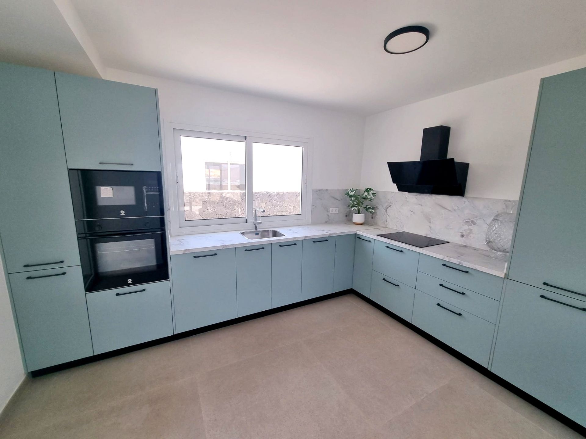 Cuina de Casa o xalet en venda en Teguise amb Jardí privat, Terrassa i Balcó