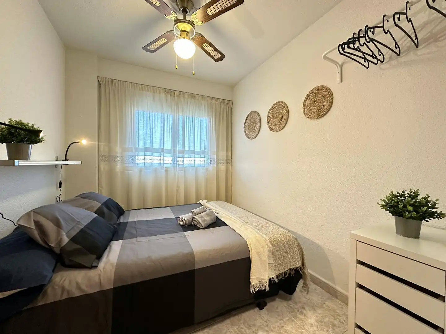 Schlafzimmer von Wohnung zur Miete in Madrid mit Heizung, Privatgarten und Möbliert