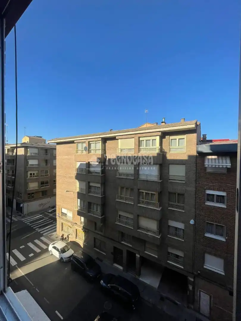 Vista exterior de Pis de lloguer en Palencia Capital amb Balcó