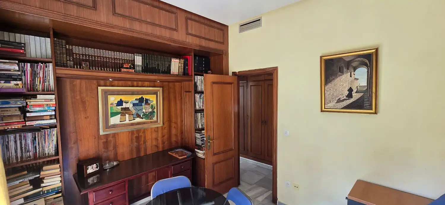 Casa amb balcó en venda a Avenida de  Medina Sidonia, imagen 22
