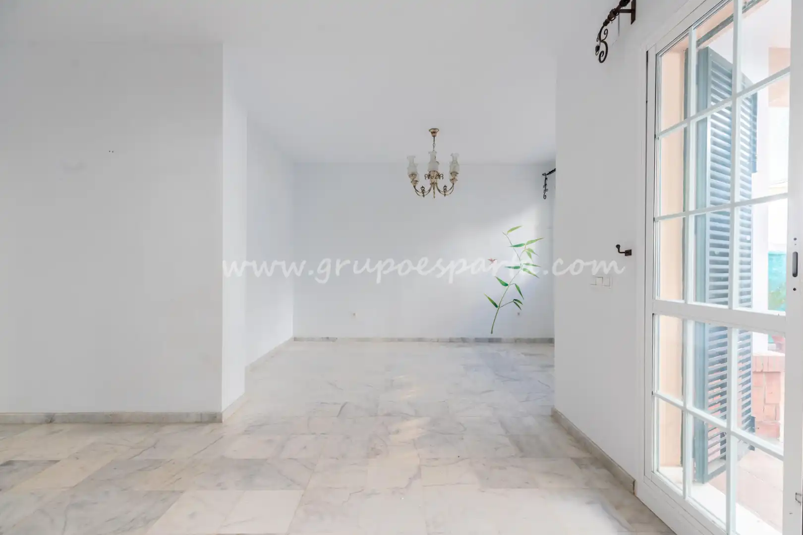 Living room of Detached homes for sale in Espartinas  with Air Conditioner, Heating and Oven