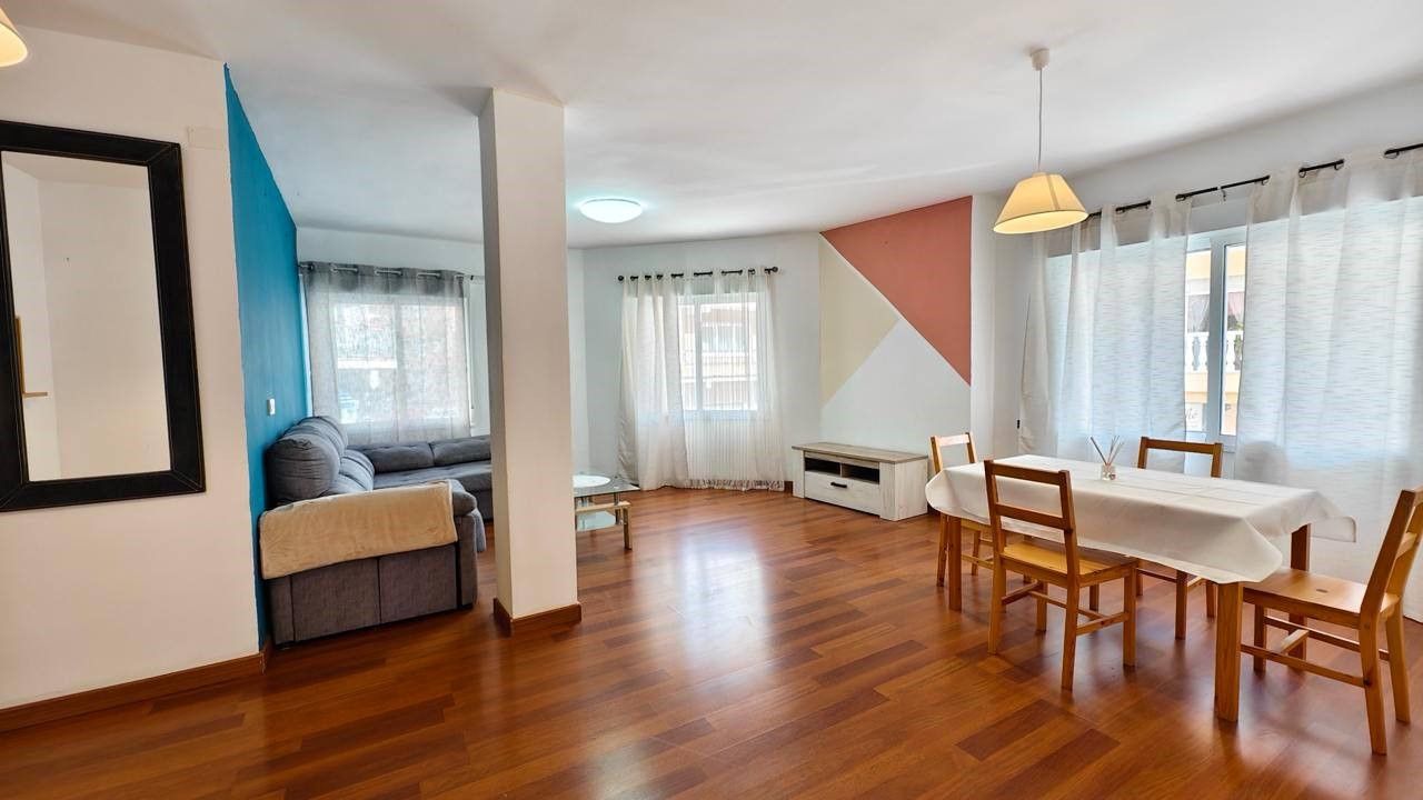 Sala d'estar de Apartament en venda en Torrevieja amb Traster i Moblat