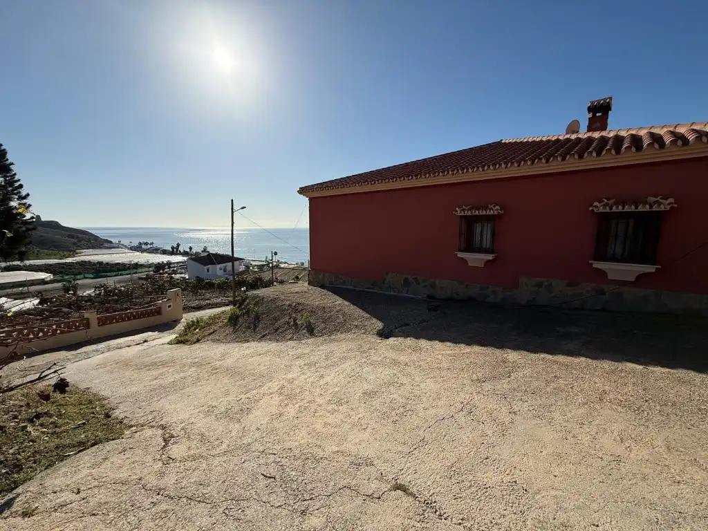 Vista exterior de Casa o xalet en venda en Vélez-Málaga amb Aire condicionat i Terrassa