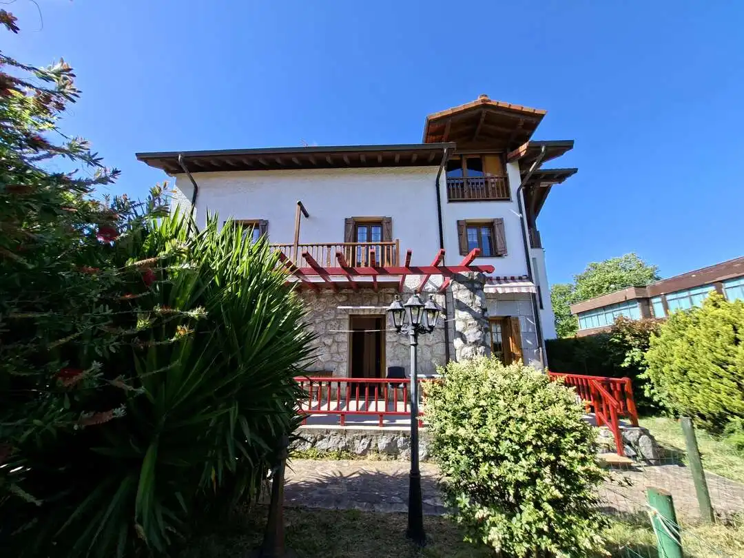 Vista exterior de Casa adosada en venta en Markina-Xemein con Calefacción, Jardín privado y Amueblado