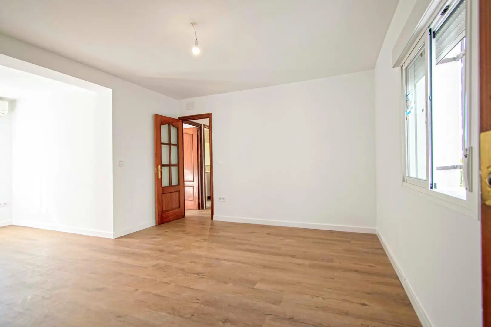 Bedroom of Flat for sale in Sevilla  with Air Conditioner