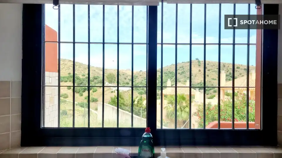 Vista exterior de Apartament per a compartir en Mijas amb Aire condicionat, Terrassa i Moblat
