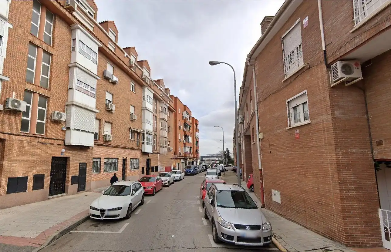 Vista exterior de Casa adosada en venda en Fuenlabrada amb Calefacció i Traster