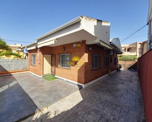 Außenansicht von Haus oder Chalet miete in San Pedro del Pinatar mit Klimaanlage, Terrasse und Balkon