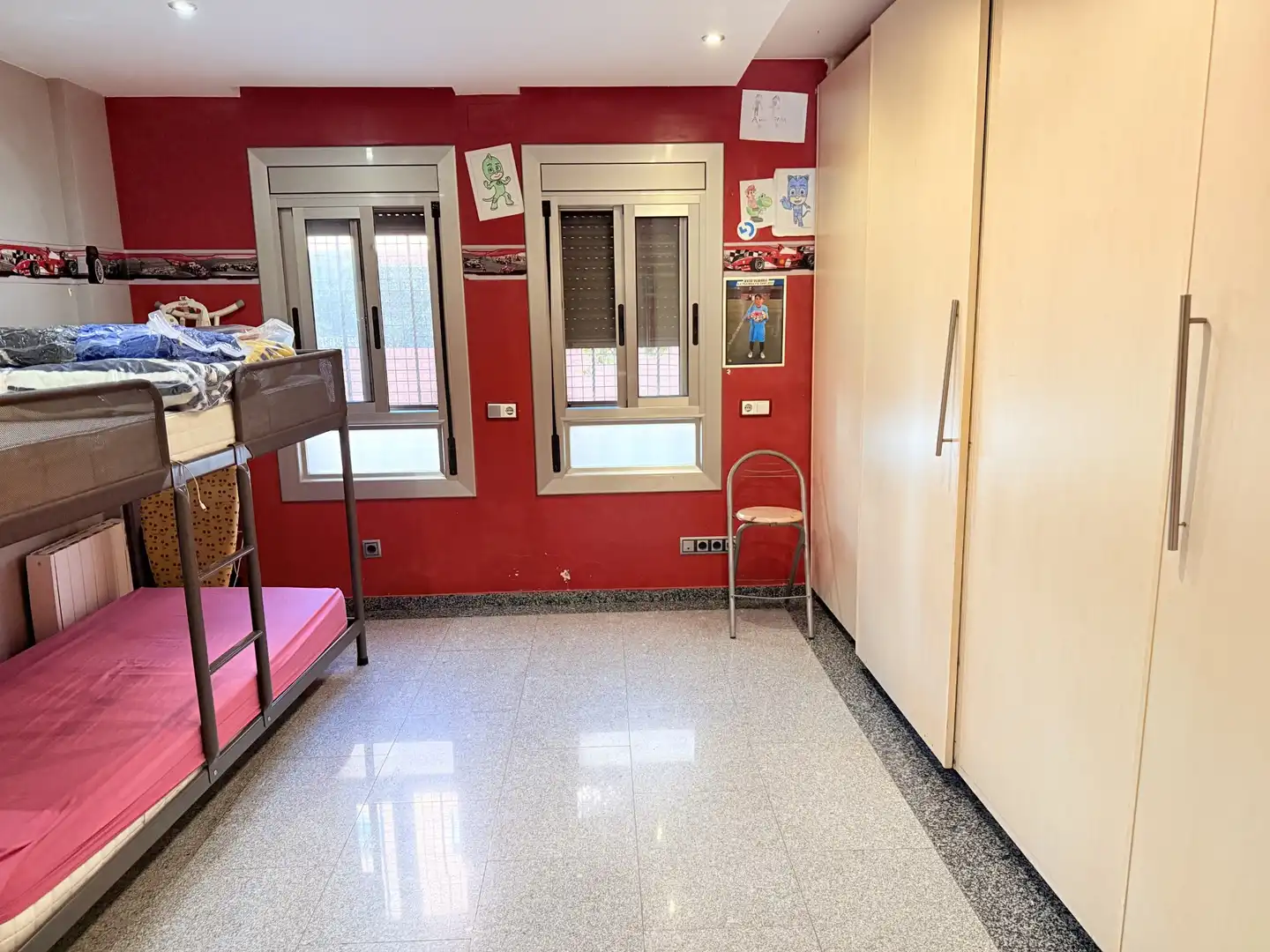 Schlafzimmer von Erdgeschoss zur Miete in Sant Adrià de Besòs mit Klimaanlage, Heizung und Privatgarten