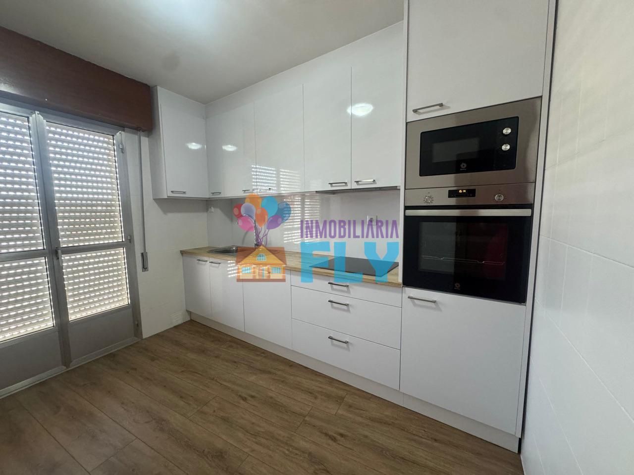 Kitchen of Flat to rent in Ourense Capital   with Heating, Parquet flooring and Furnished