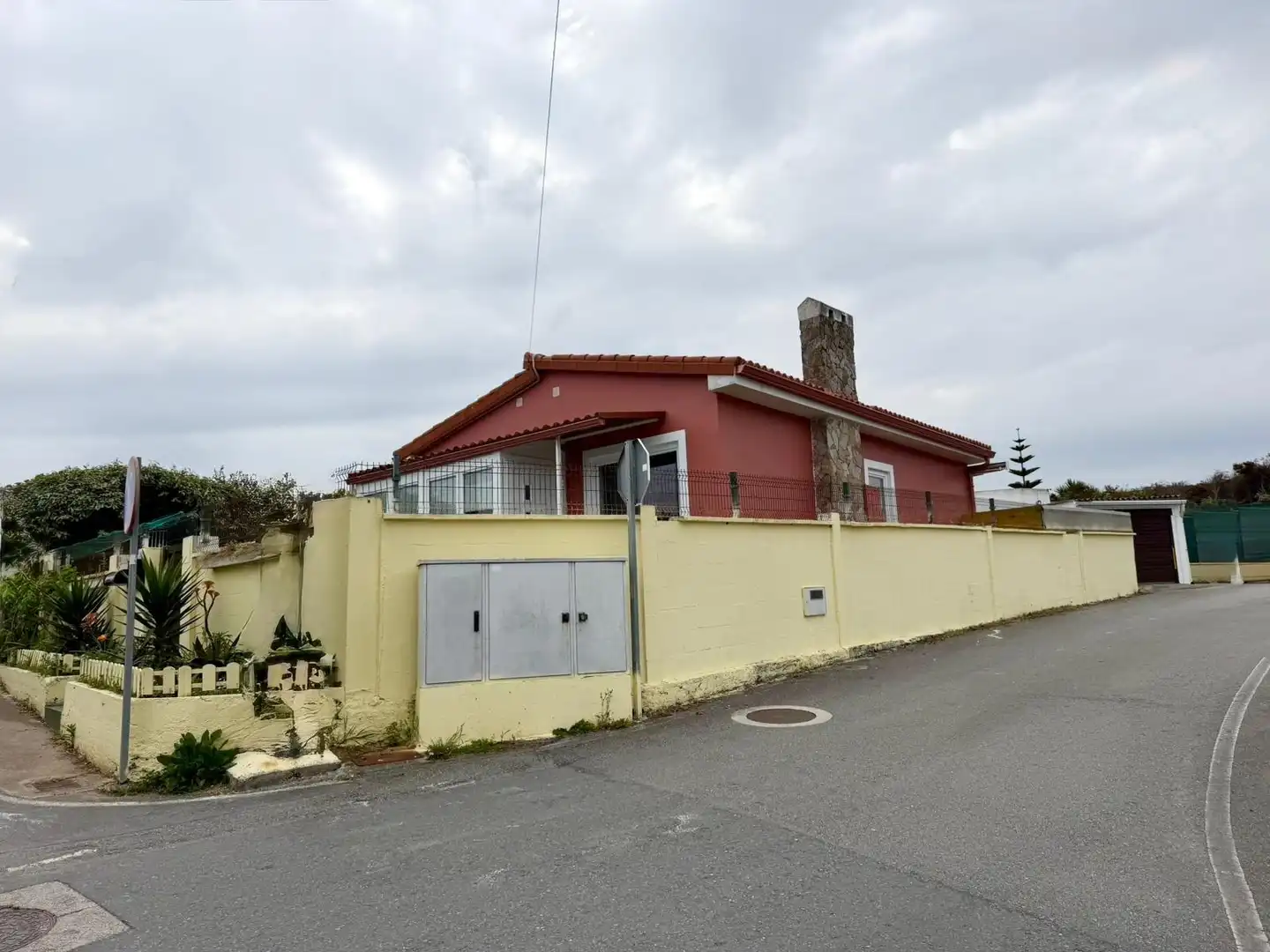 Vista exterior de Casa o chalet en venta en Arteixo con Calefacción y Jardín privado