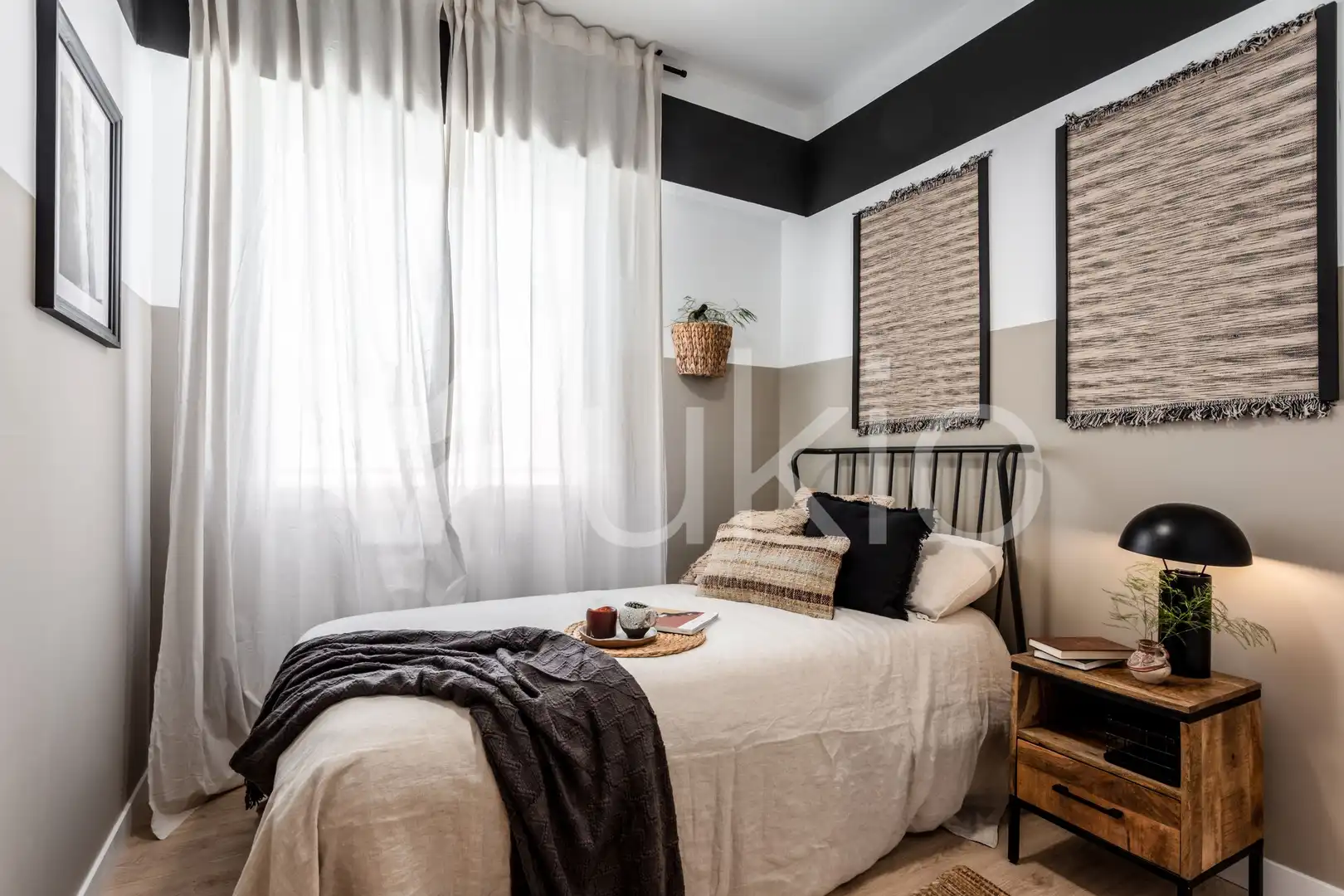 Dormitori de Apartament de lloguer en Madrid amb Aire condicionat, Calefacció i Moblat