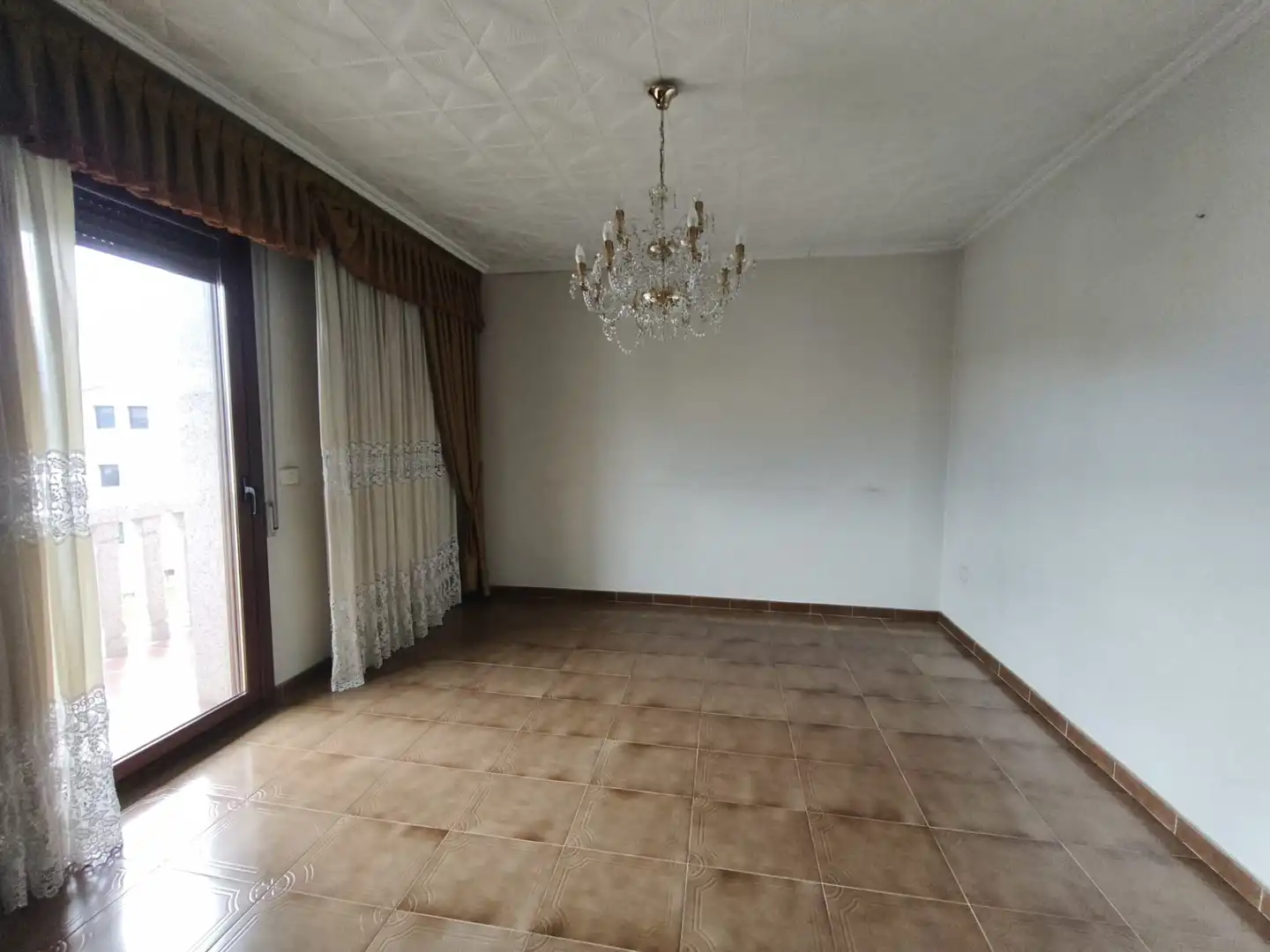 Dining room of Houses for sale in Ourense Capital   with Heating, Private garden and Parquet flooring