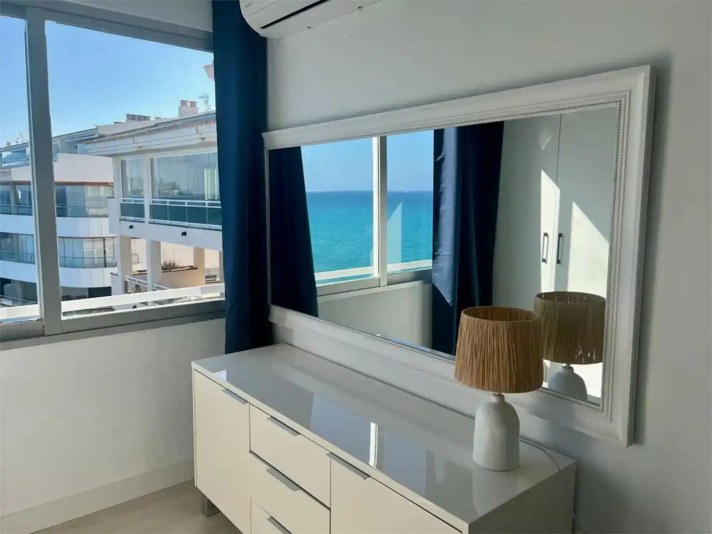 Dormitori de Apartament de lloguer en Altea amb Aire condicionat i Balcó