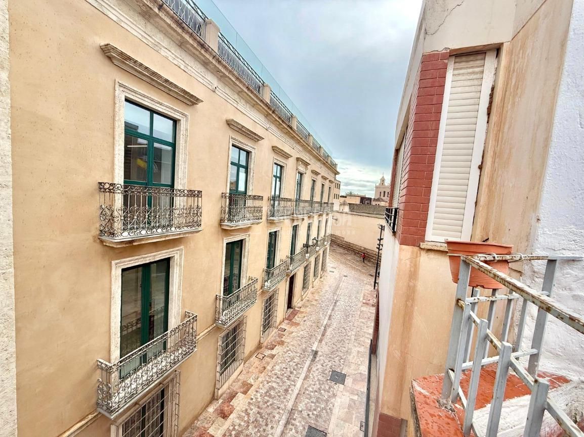 Vista exterior de Pis en venda en  Almería Capital amb Aire condicionat, Calefacció i Balcó