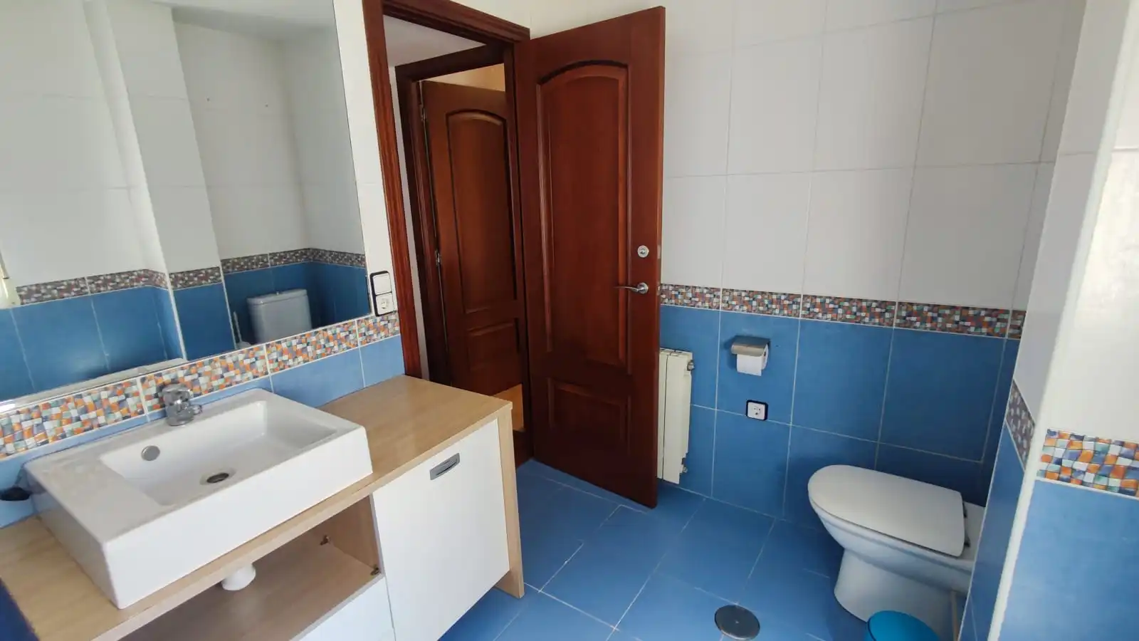 Bathroom of Flat for rent in Badajoz  with Air Conditioner, Heating and Parquet flooring