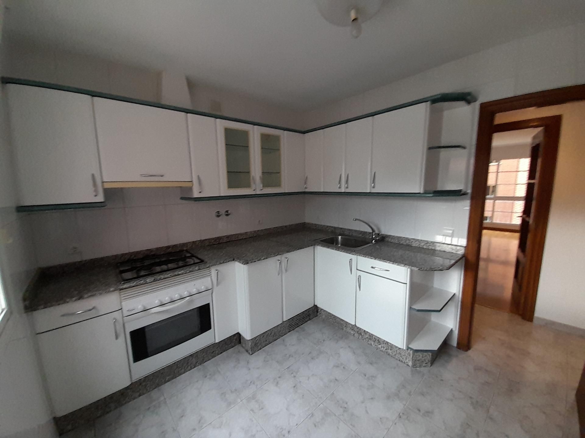 Kitchen of Apartment for sale in Ponferrada  with Heating and Storage room