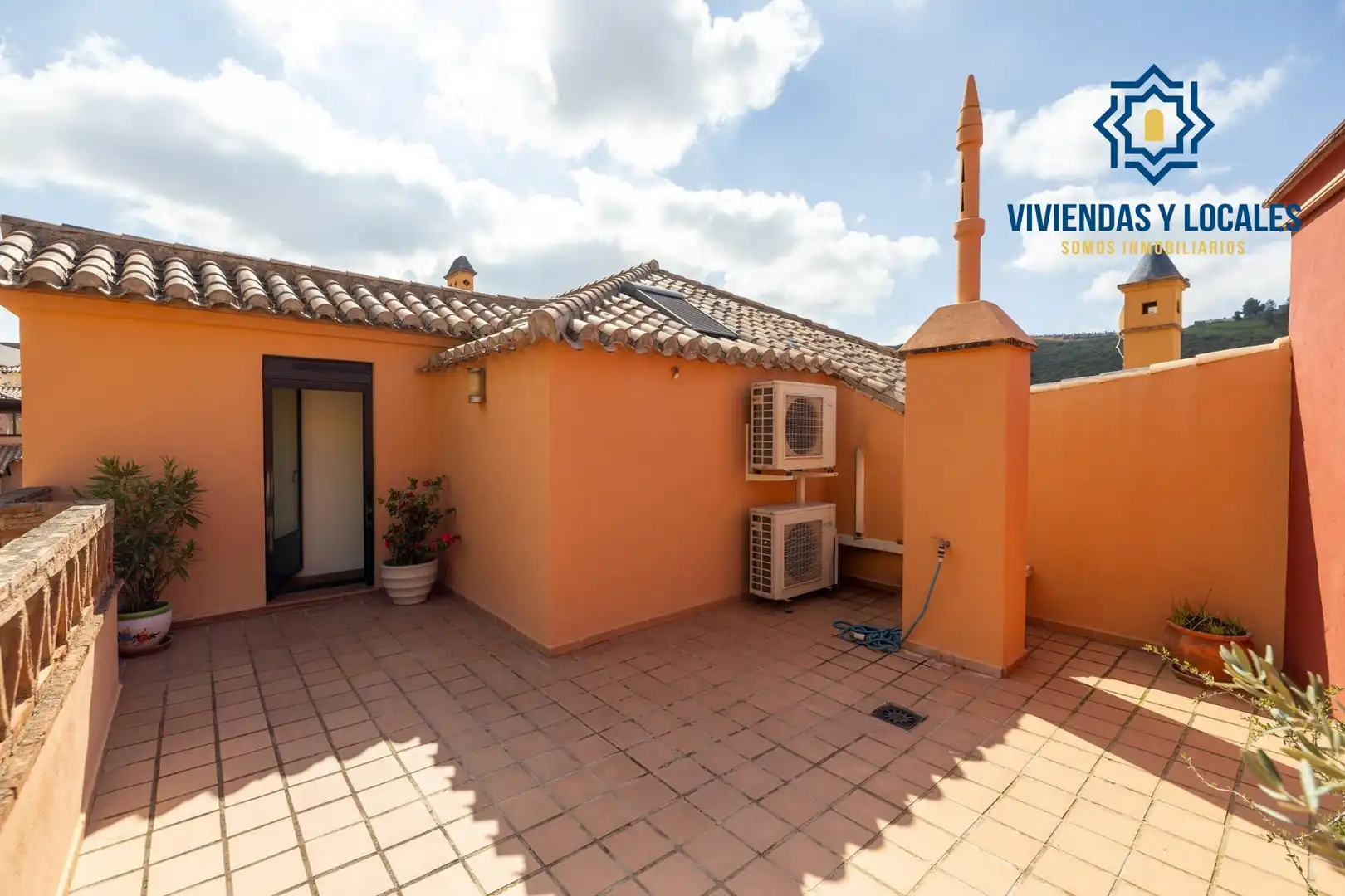 Terraza de Casa adosada en venta en Granada con Aire acondicionado, Calefacción y Jardín privado