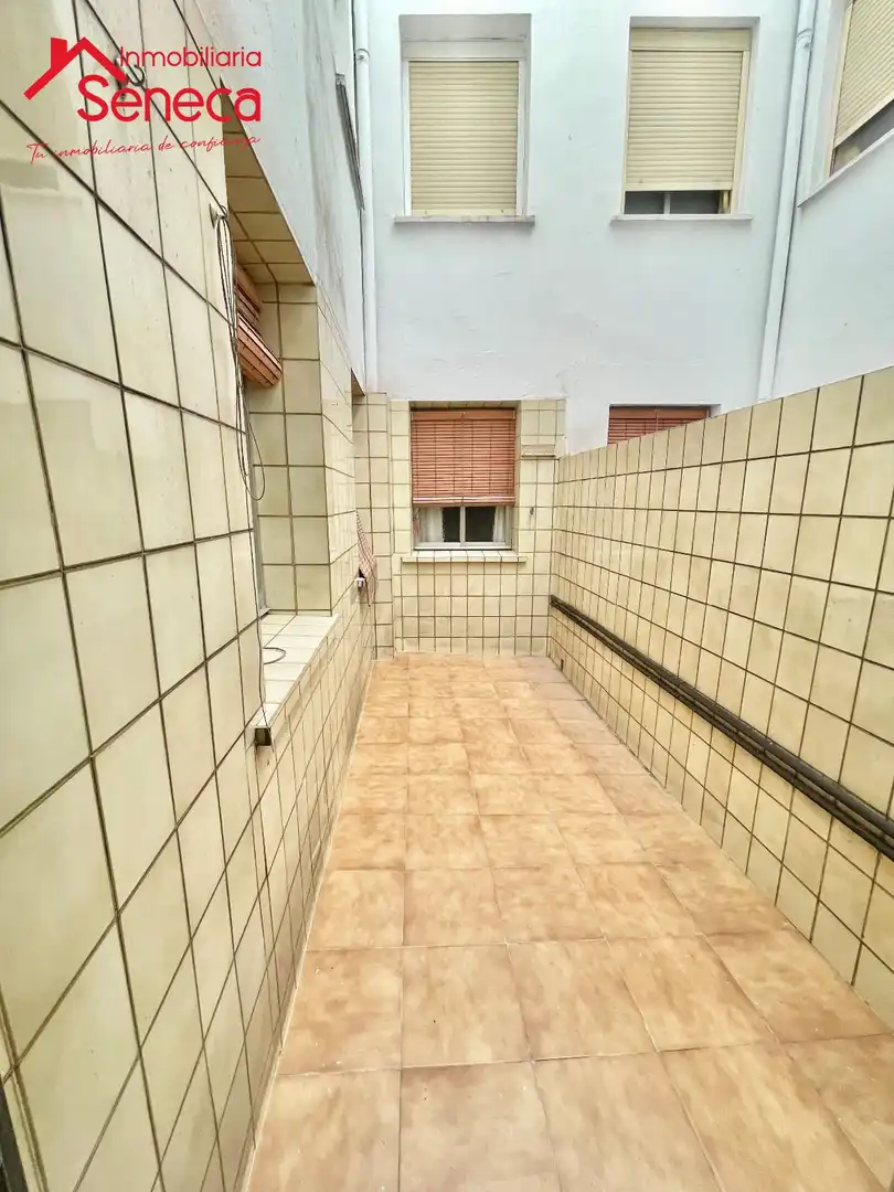 Wohnung zum Verkauf in Córdoba mit Klimaanlage, Heizung und Terrasse