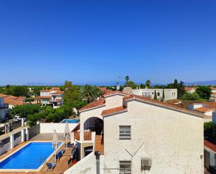 Vista exterior de Estudi en venda en Empuriabrava amb Aire condicionat i Terrassa