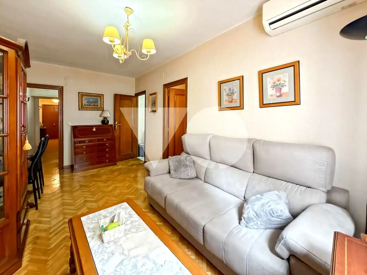 Sala d'estar de Pis en venda en Madrid amb Aire condicionat i Parquet