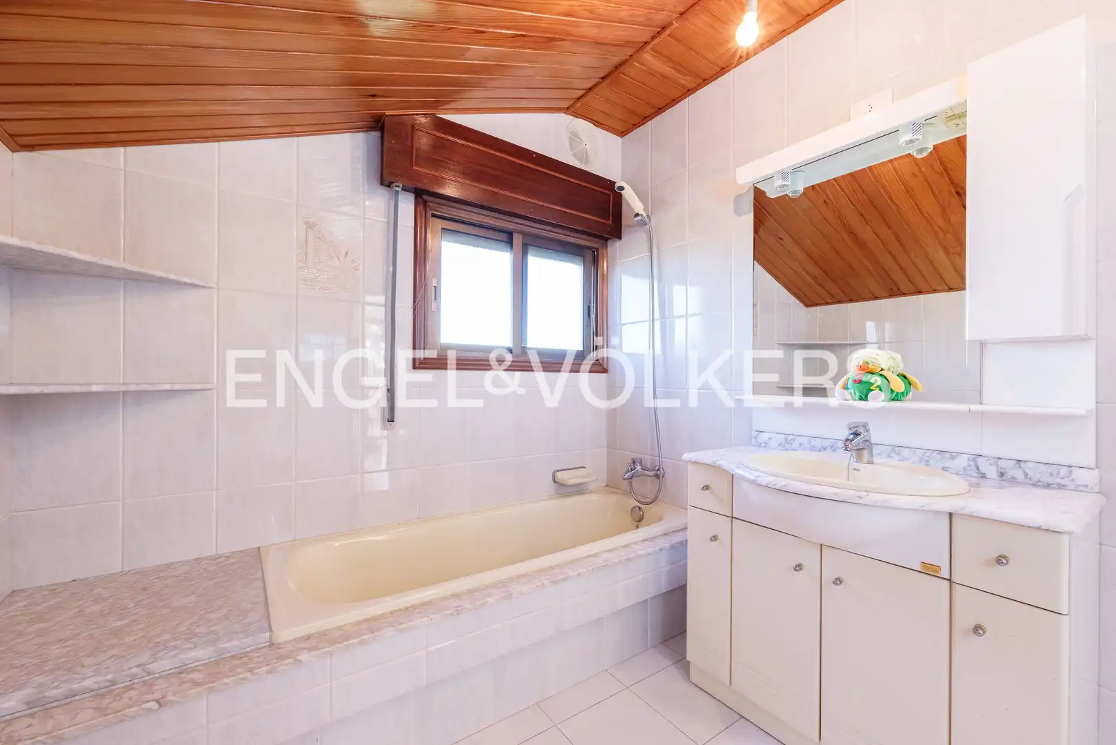 Baño de Casa o chalet en venta en Vigo  con Calefacción, Jardín privado y Parquet