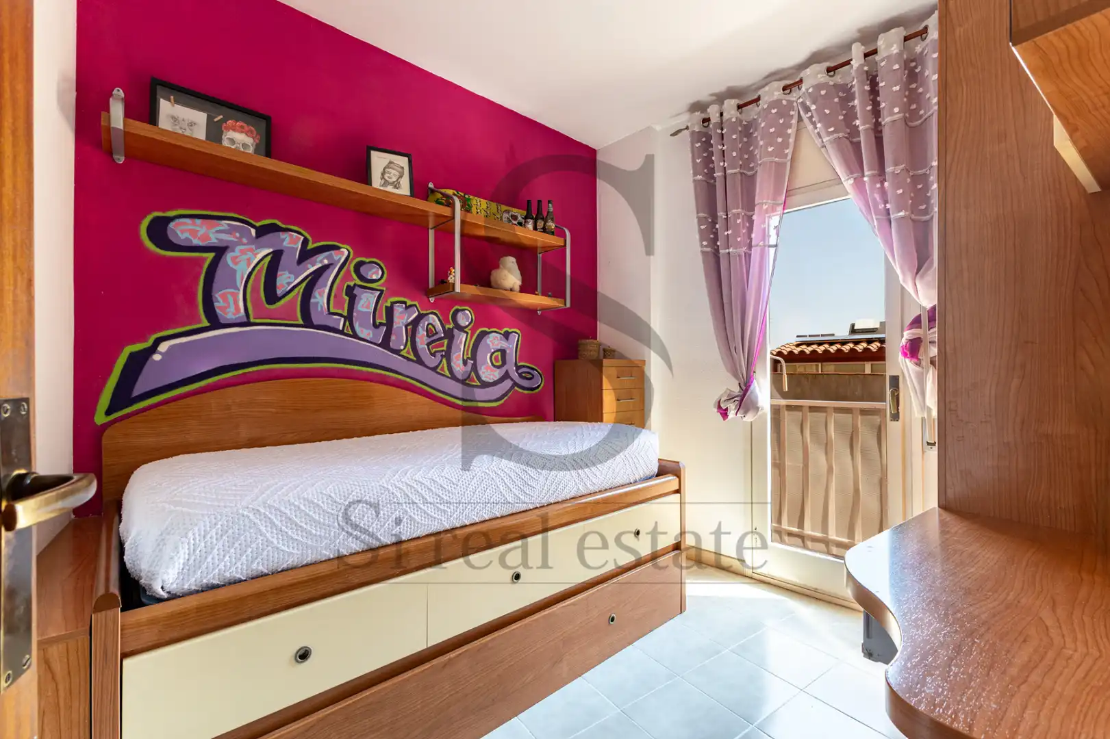 Schlafzimmer von Wohnung zum Verkauf in Barcelona mit Klimaanlage und Balkon
