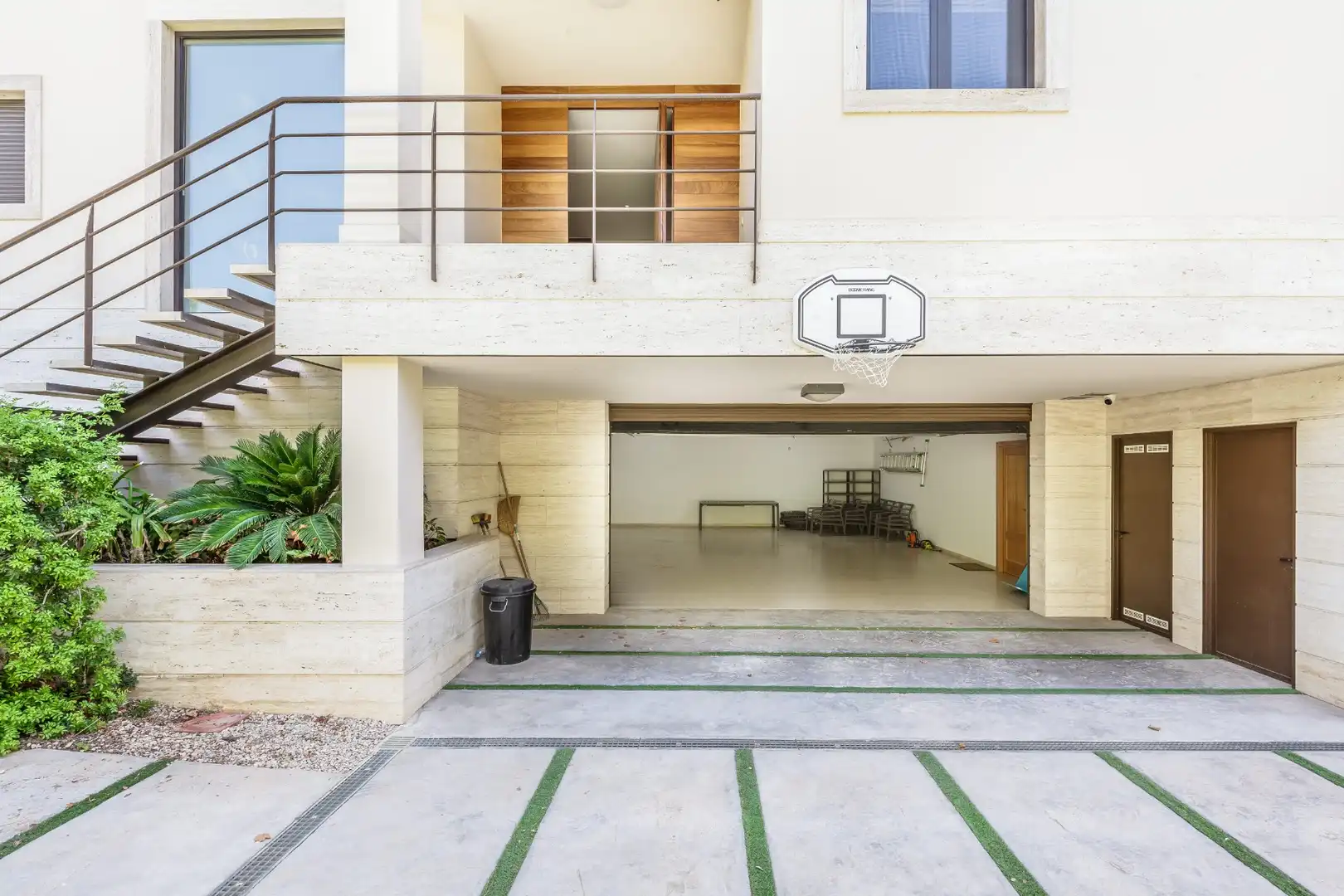 Vista exterior de Casa o xalet en venda en Alicante / Alacant amb Piscina