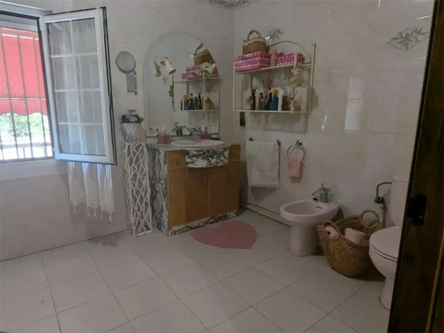 Badezimmer von Wohnung zum Verkauf in Elche / Elx mit Klimaanlage, Privatgarten und Abstellraum