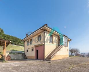 Vista exterior de Casa o xalet en venda en Gijón  amb Calefacció, Jardí privat i Parquet