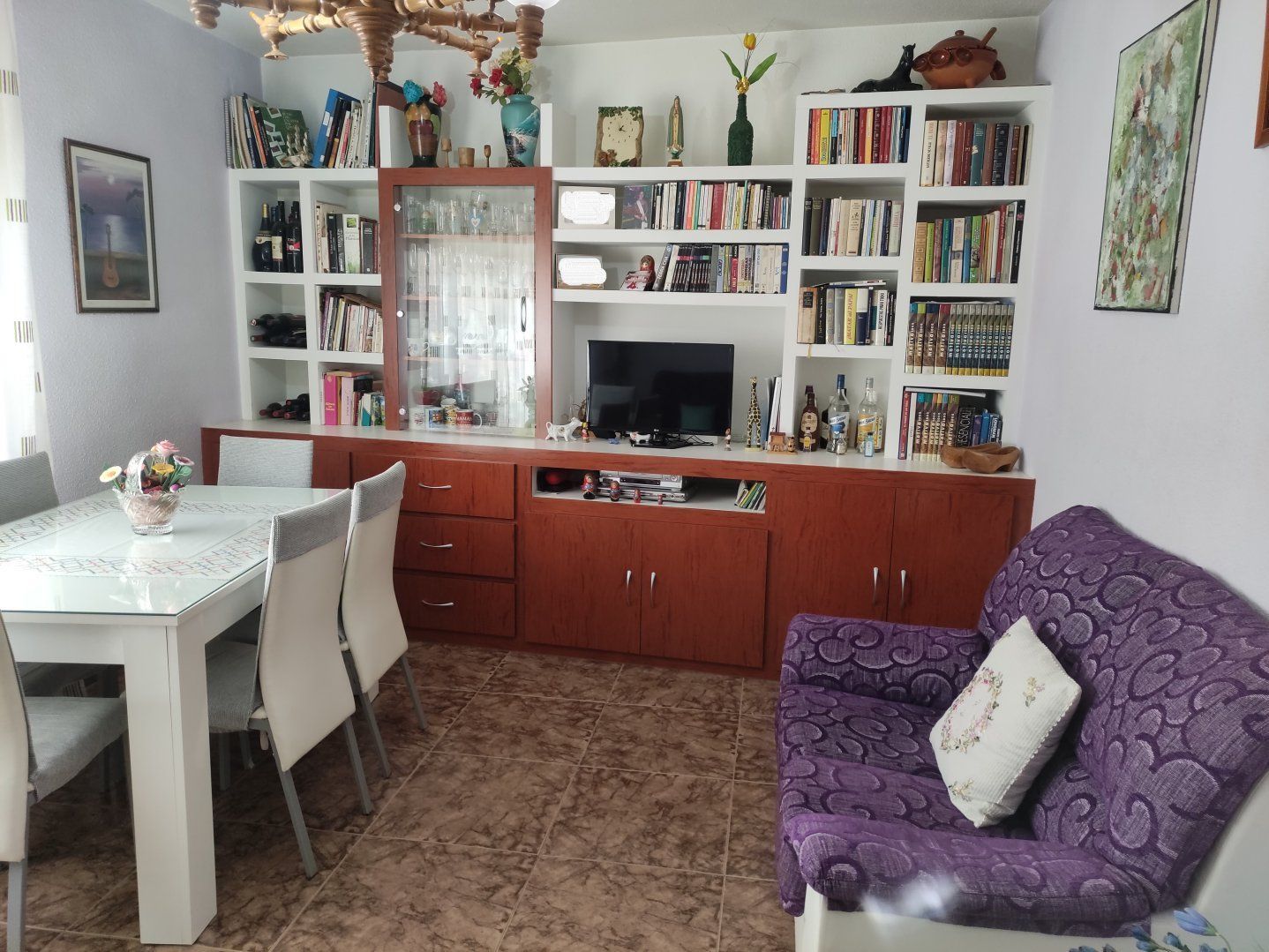 Sala d'estar de Finca rústica en venda en Fernán Caballero amb Aire condicionat, Calefacció i Moblat