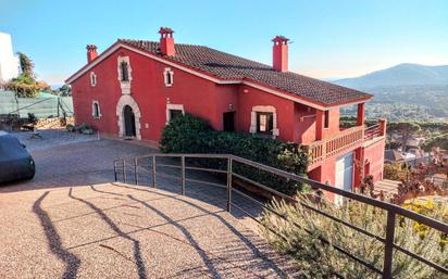 Vista exterior de Casa adosada en venda en Palafolls amb Calefacció, Terrassa i Piscina