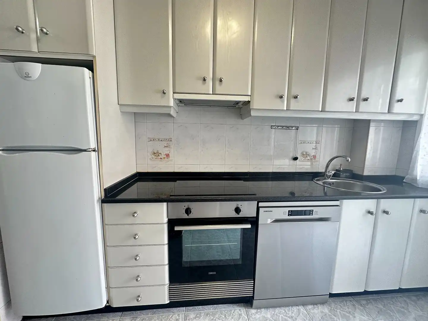 Cocina de Piso de alquiler en Santiago de Compostela  con Calefacción, Amueblado y Lavadora