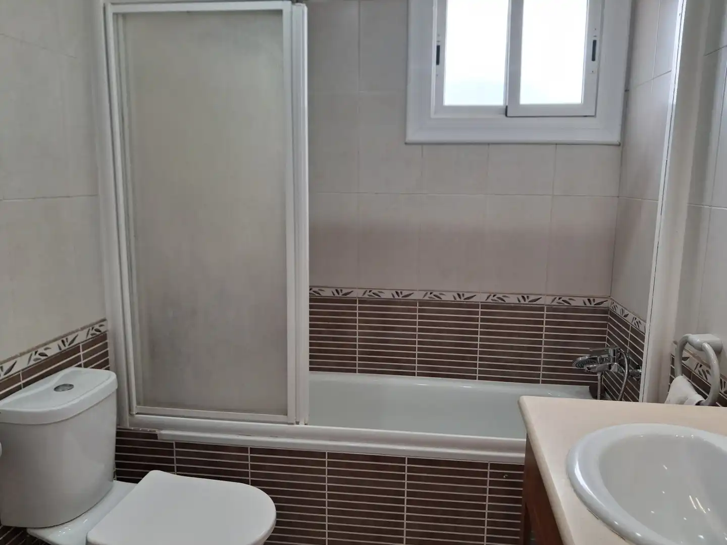 Bathroom of Apartments for rent in Castelldefels  with Terrace, Furnished and Community pool