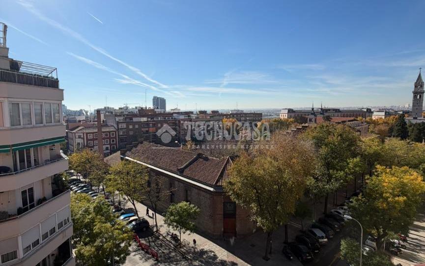 Photo 1 of Flat for sale in Pacífico, Madrid